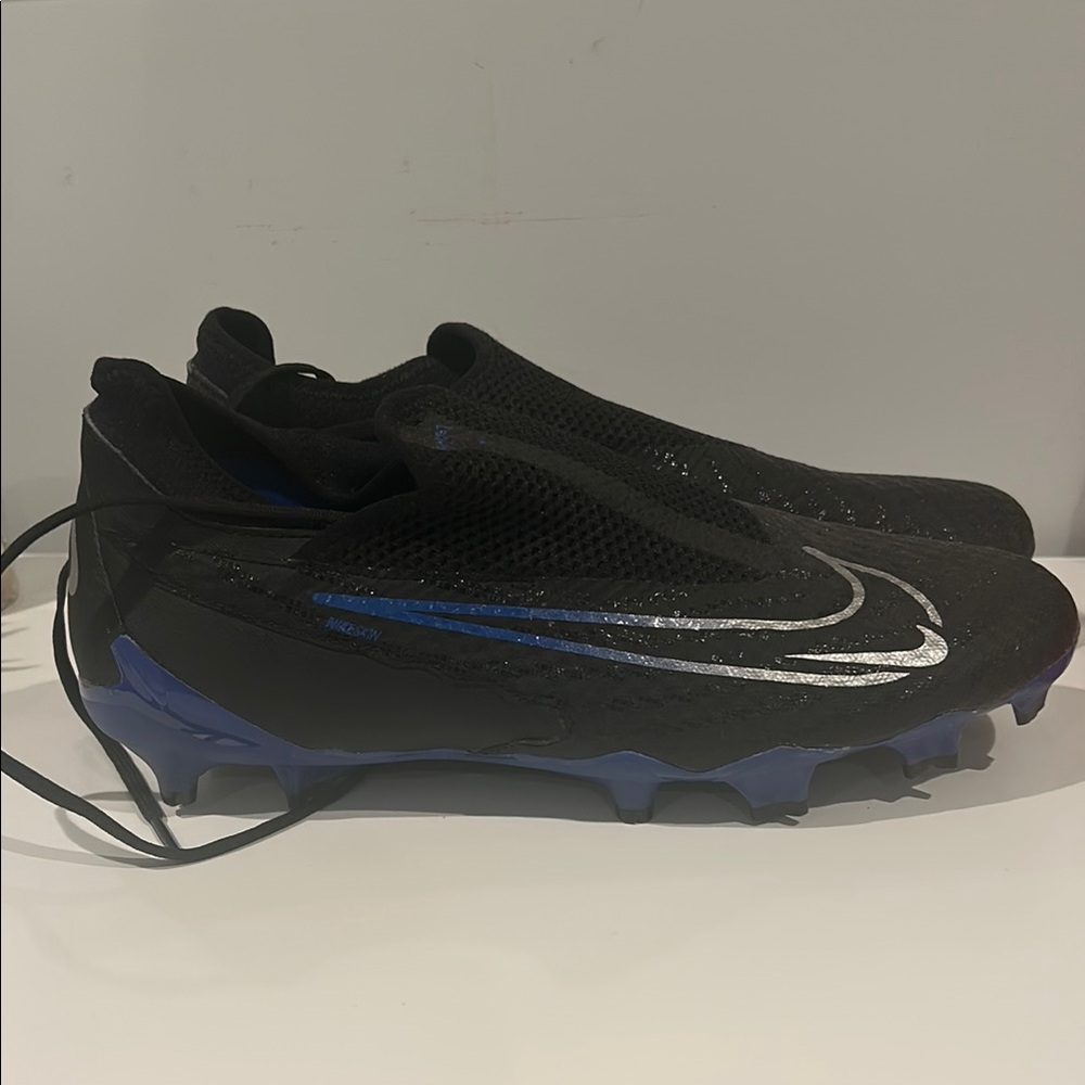 Nike Men's Black and Blue Soccer Cleats